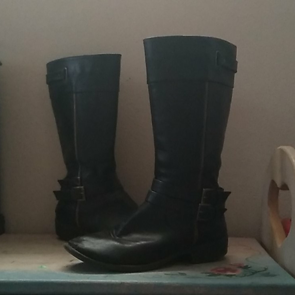 Knee boots